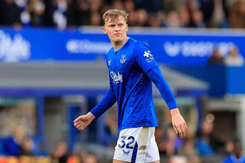 Everton định giá cao cho Branthwaite Branthwaite trong màu áo Everton