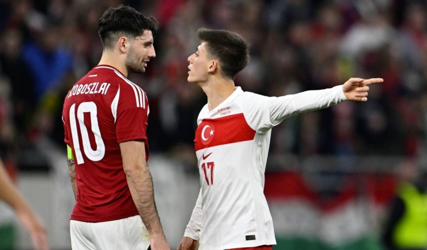 Guler từng va chạm với Szoboszlai ở trận play-off thăng hạng lượt về giữa Hungary và Thổ Nhĩ Kỳ Va chạm giữa Guler và Szoboszlai