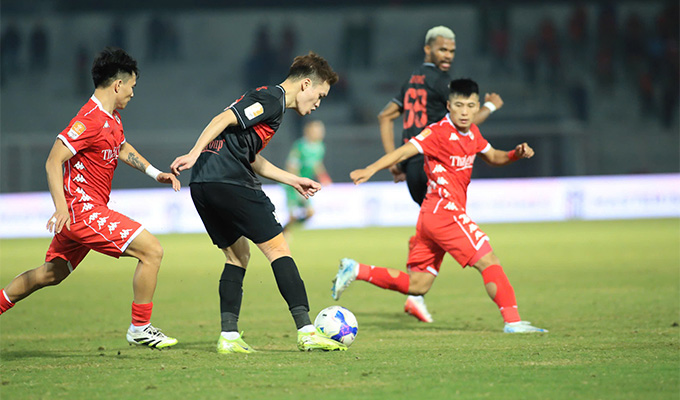 Hoàng Đức và đồng đội ứng viên vô địch quốc nội