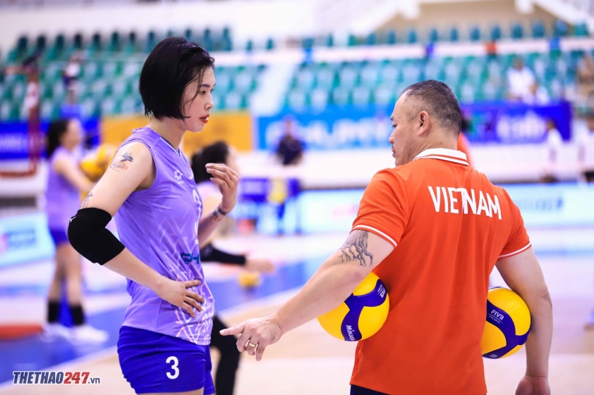 Bóng chuyền nữ Việt Nam ổn định tập luyện tại Vĩnh Long