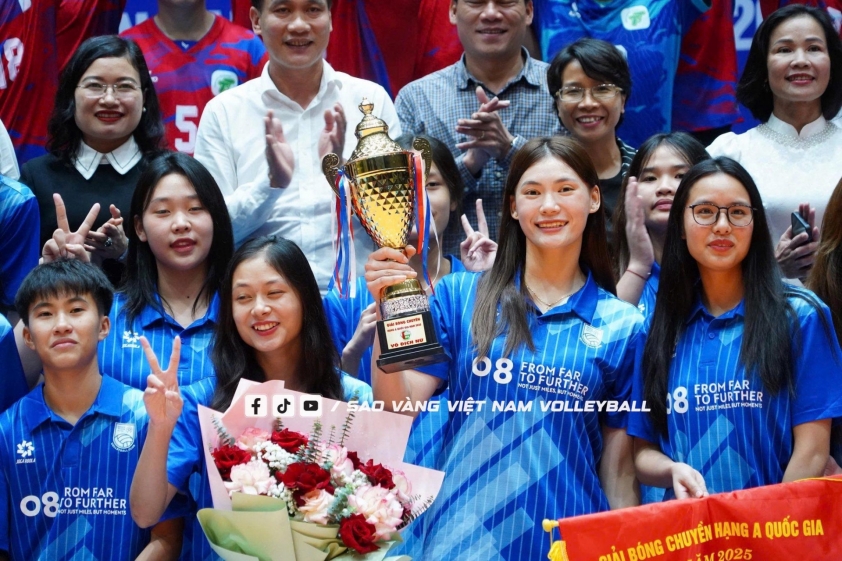 Các cô gái trẻ của Hà Nội xuất sắc lên ngôi vô địch giải hạng A toàn quốc.