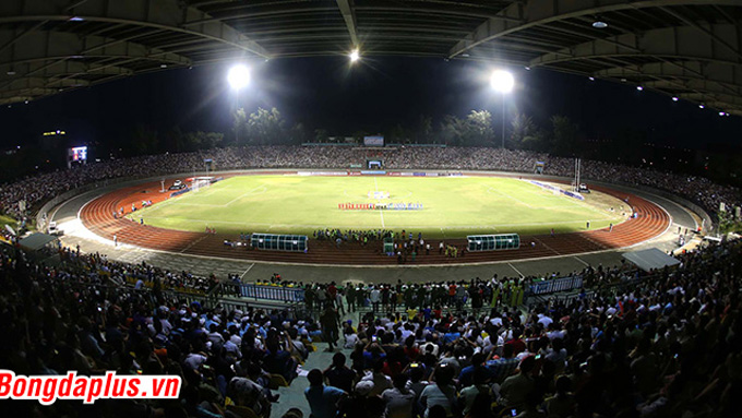 Sân vận động Cần Thơ từng là sân bóng đá lớn nhất Việt Nam với sức chứa 60.000 chỗ ngồi Sân vận động Cần Thơ với sức chứa lớn