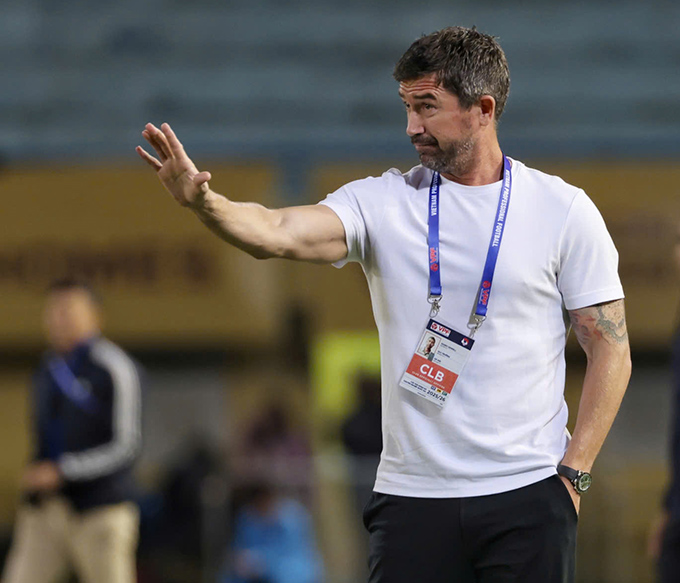 HLV Harry Kewell khen cầu thủ Việt Nam tiếp thu nhanh
