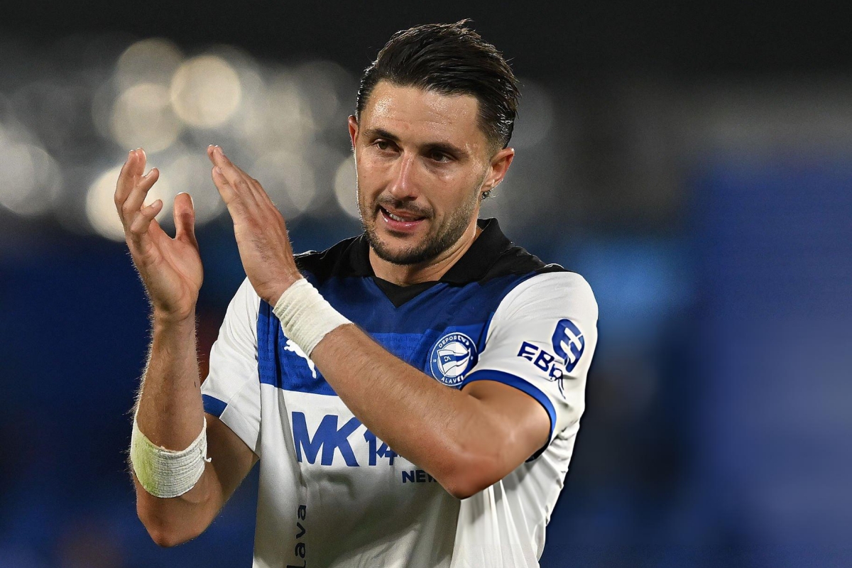 Trung vệ Facundo Garces của Alaves bị treo giò 1 năm vì bê bối nhập tịch