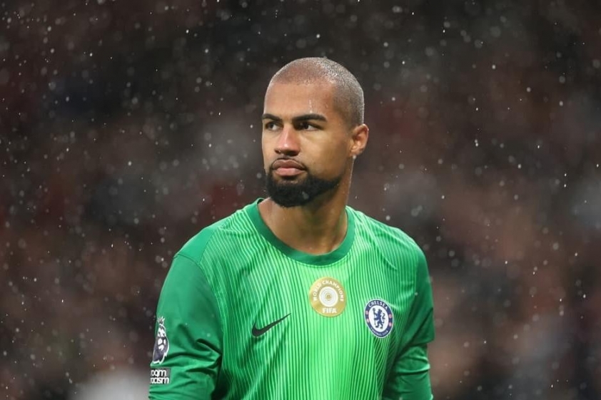 Robert Sanchez đang tập luyện cùng Chelsea