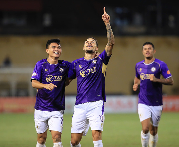 Hoàng Hên lập cú đúp