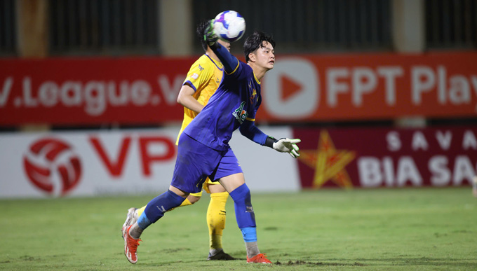 Cao Văn Bình cần thêm thời gian để trưởng thành tại V.League