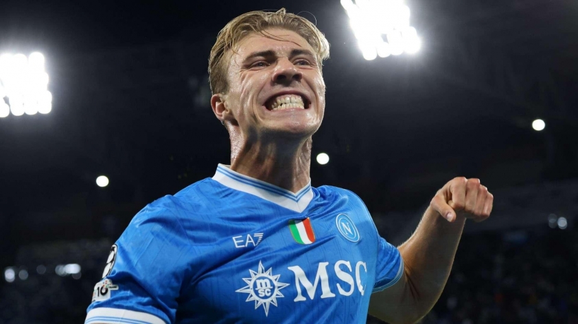 Rasmus Hojlund Napoli 2025 Rasmus Hojlund chuẩn bị sang Napoli theo dạng chuyển nhượng chính thức