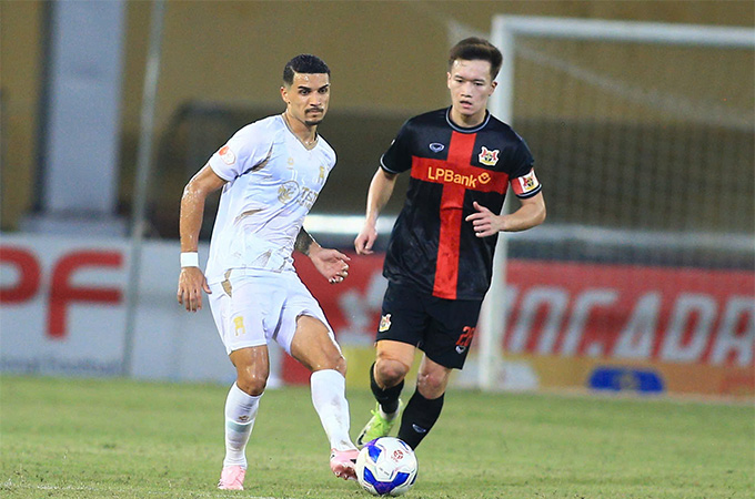 Hoàng Đức khiến ngày ra mắt của Hoàng Hên bị lu mờ - Ảnh: Minh Tuấn Hoàng Đức thi đấu xuất sắc trên sân Hàng Đẫy