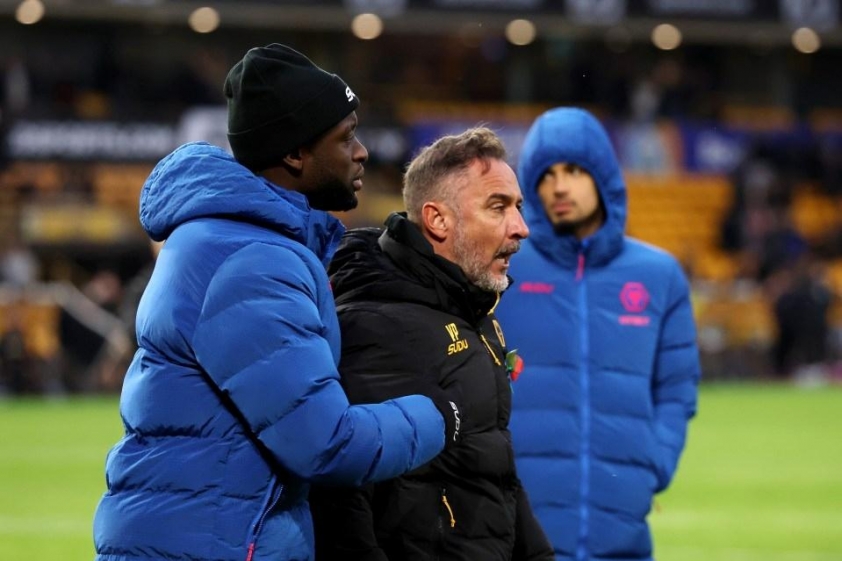 Vitor Pereira đối mặt với áp lực từ CĐV Wolves HLV Vitor Pereira tranh cãi với fan Wolves