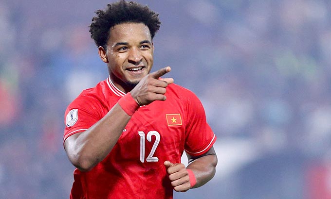 Xuân Son trên sân tập với ĐT Việt Nam