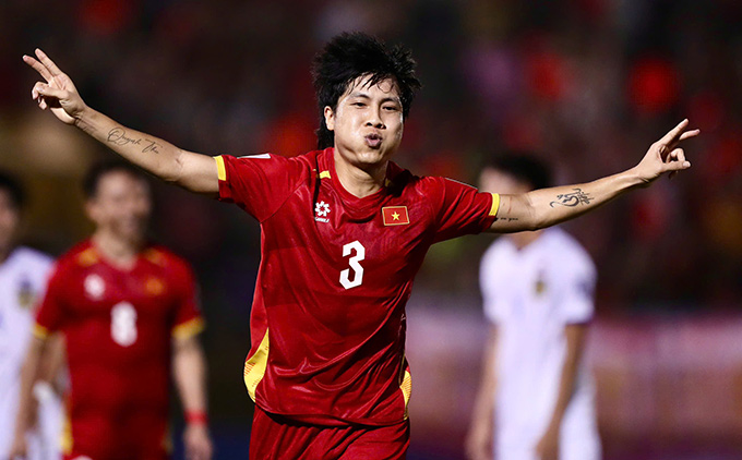 Văn Vĩ thi đấu nổi bật trong màu áo tuyển quốc gia