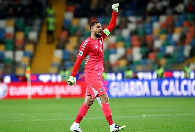 ĐT Italia và nỗi khắc khoải trong sắc thiên thanh 1 Donnarumma là cái tên hiếm hoi ở đẳng cấp thế giới của ĐT Italia lúc này