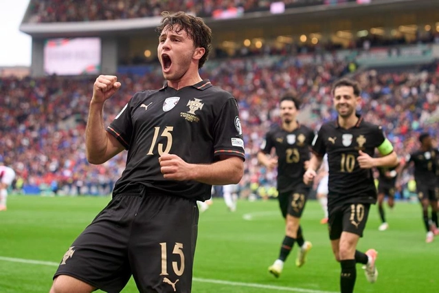 Joao Neves ghi hattrick