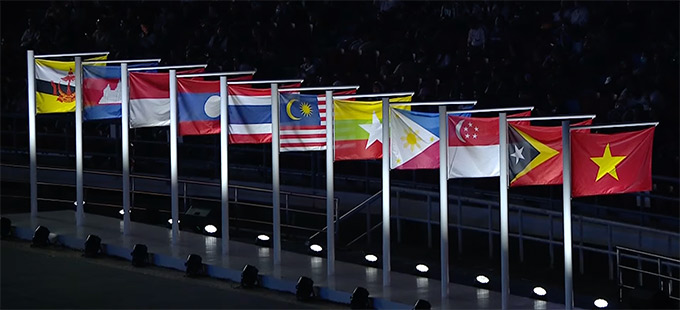 Quốc kỳ các đoàn thể thao Đông Nam Á diễu hành Quốc kỳ các đoàn tham gia SEA Games 33
