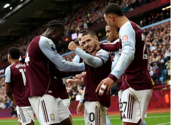 Aston Villa duy trì phong độ cao