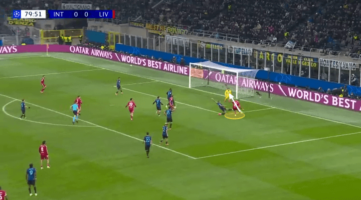 Liverpool phòng ngự chắc chắn và kiểm soát trận đấu tốt hơn