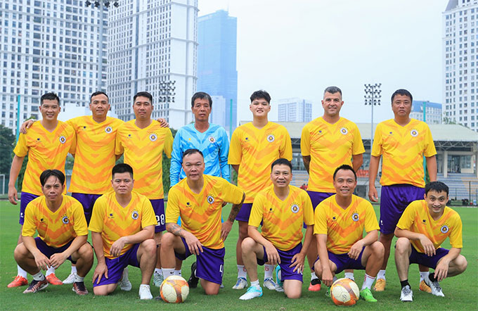 Bầu Hiển thành lập đội bóng cựu cầu thủ Hà Nội T&T nhằm tri ân, cùng nhìn lại chặng đường xây dựng, phát triển và trưởng thành của đội bóng thủ đô. Bầu Hiển thành lập đội bóng cựu cầu thủ Hà Nội T&T nhằm tri ân, cùng nhìn lại chặng đường xây dựng, phát triển và trưởng thành của đội bóng thủ đô.