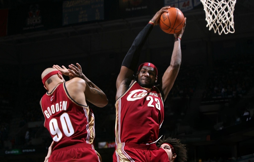 LeBron James ghi dưới 10 điểm lần cuối năm 2007 LeBron James mặc áo số 23 trên sân NBA tháng 1/2007