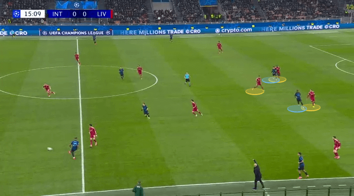 Gravenberch hỗ trợ hàng thủ Liverpool sau giờ nghỉ