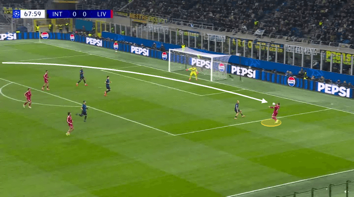 Bradley phối hợp ăn ý với Ekitike trên sân khách