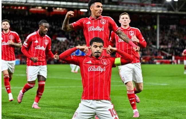 Nottingham đang chơi tốt hơn dưới thời Dyche.