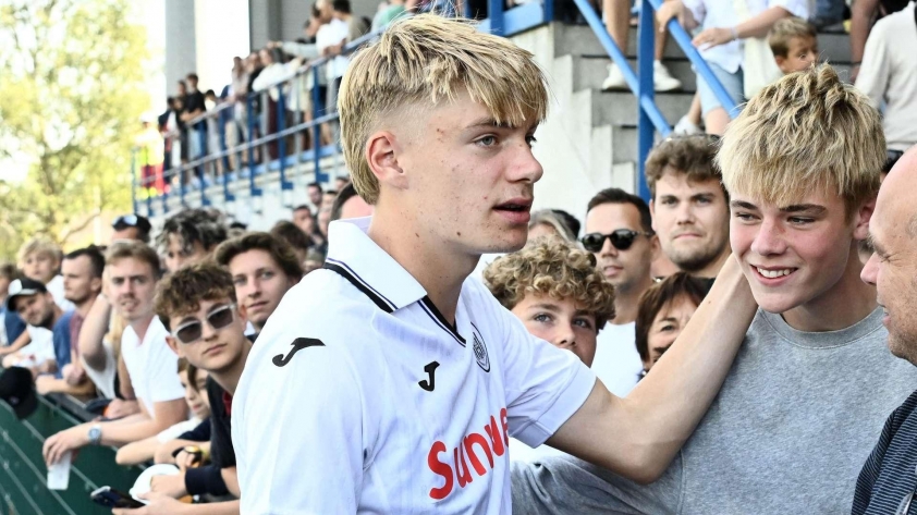 Khuyên chuyển sang Đức thay vì Anh để phát triển sự nghiệp Nathan de Cat được khuyên đến Đức trước khi sang Anh