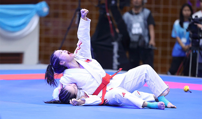Hồng Ngọc và Ngọc Bích mang về huy chương cho Việt Nam Hai nữ vận động viên Ju-jitsu Việt Nam giành huy chương tại SEA Games 33