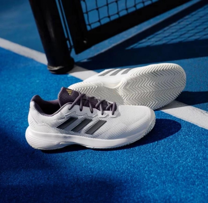 Thân giày lưới cho cảm giác thoáng mát