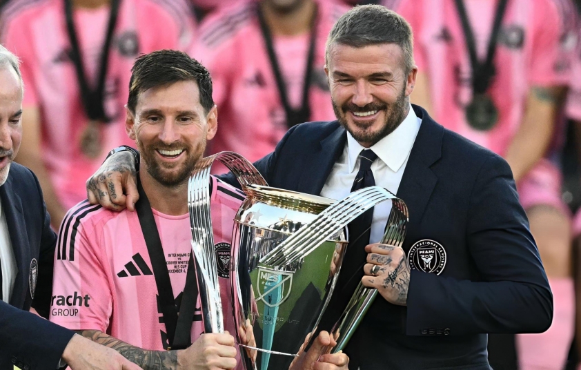 Messi cùng các đồng đội hướng tới thành công ở mùa giải mới Messi cùng đồng đội“ figure=