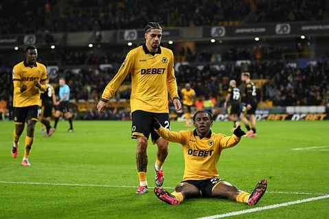 Bellegarde ghi bàn gỡ hòa cho Wolves